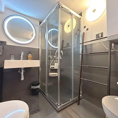 Apartment Via Pia Elegante Di Design Crociere 2' Savona