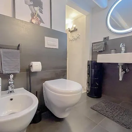 Via Pia Elegante Di Design Crociere 2'