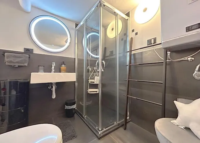 Apartment Via Pia Elegante Di Design Crociere 2' Savona