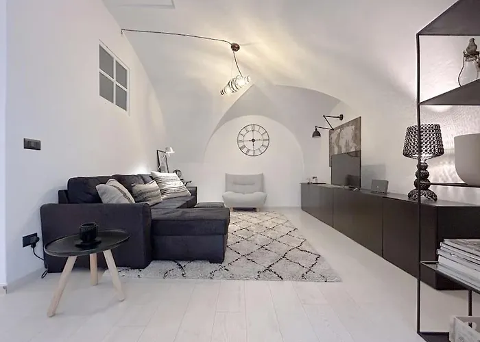 Via Pia Elegante Di Design Crociere 2'