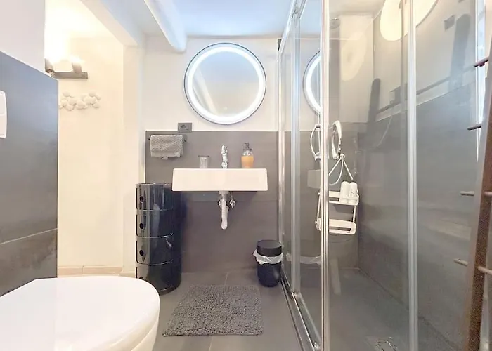 Via Pia Elegante Di Design Crociere 2' *