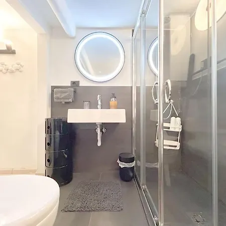 Via Pia Elegante Di Design Crociere 2' *