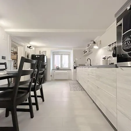 Via Pia Elegante Di Design Crociere 2' Appartement Savone