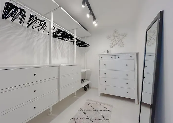Via Pia Elegante Di Design Crociere 2' Savona